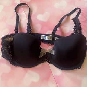 Wacoal B.tempt’d Black Lace Underwire Bra Size 34B Never been worn